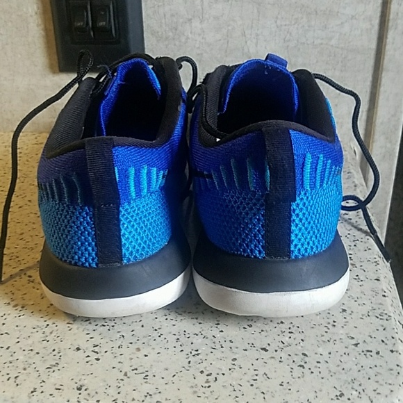 Nike Shoes - Picture 7 of 8